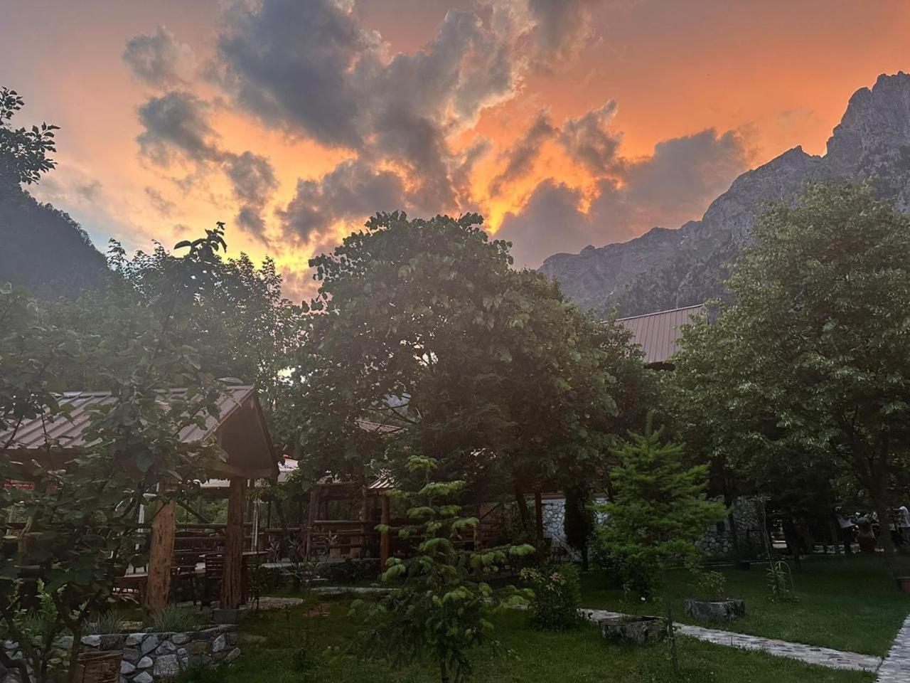 Valbona Relax Hotel Bagian luar foto