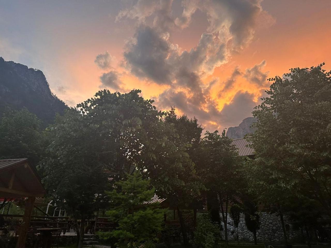 Valbona Relax Hotel Bagian luar foto